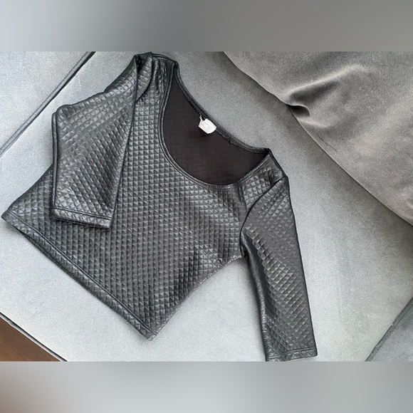 Quilted faux leather long crop top - Picture 1 of 8